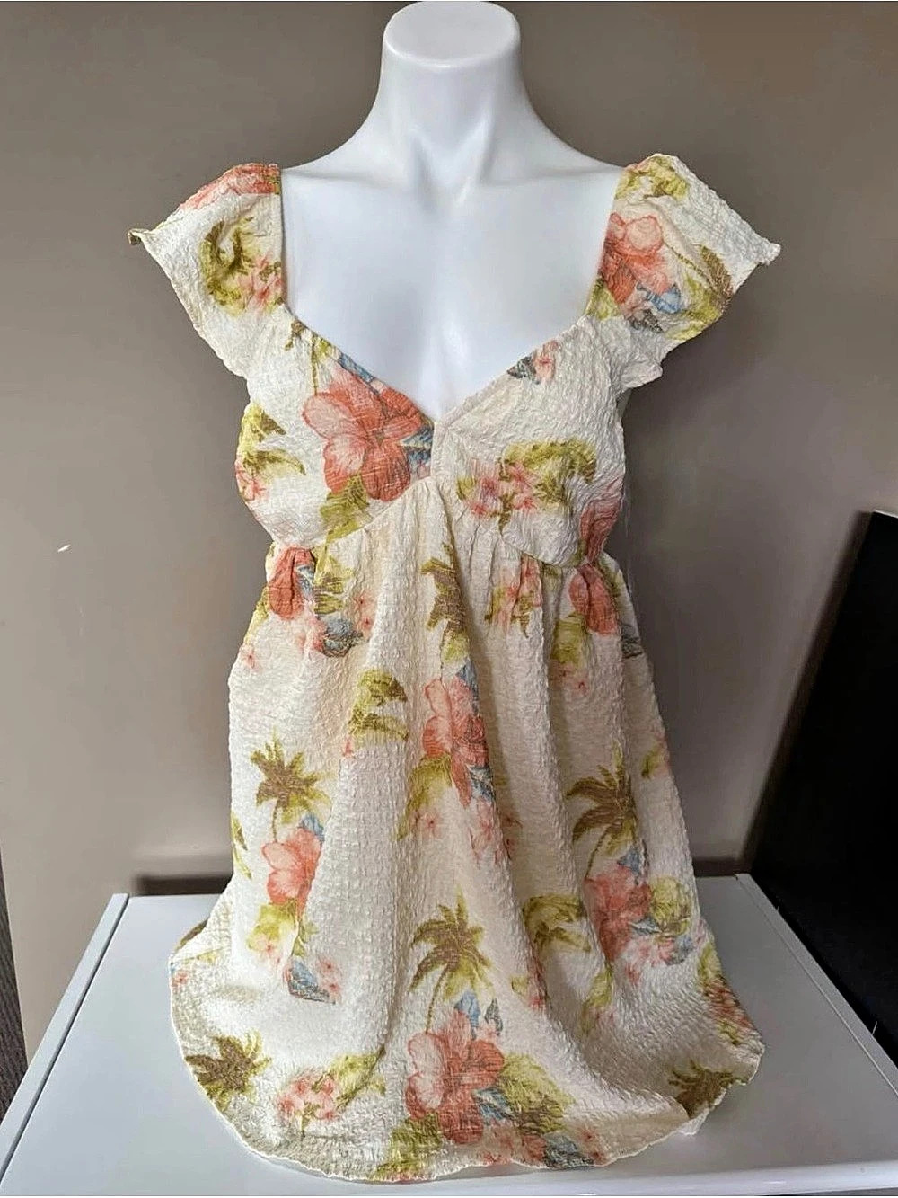 American eagle. 35Floral Mini Dress in Cream & Pink Like New